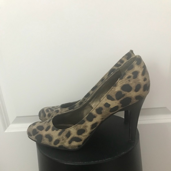 Size 7 Liz Claiborne leopard pump heels - Picture 1 of 6
